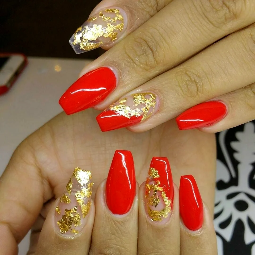 Красно золотые ногти