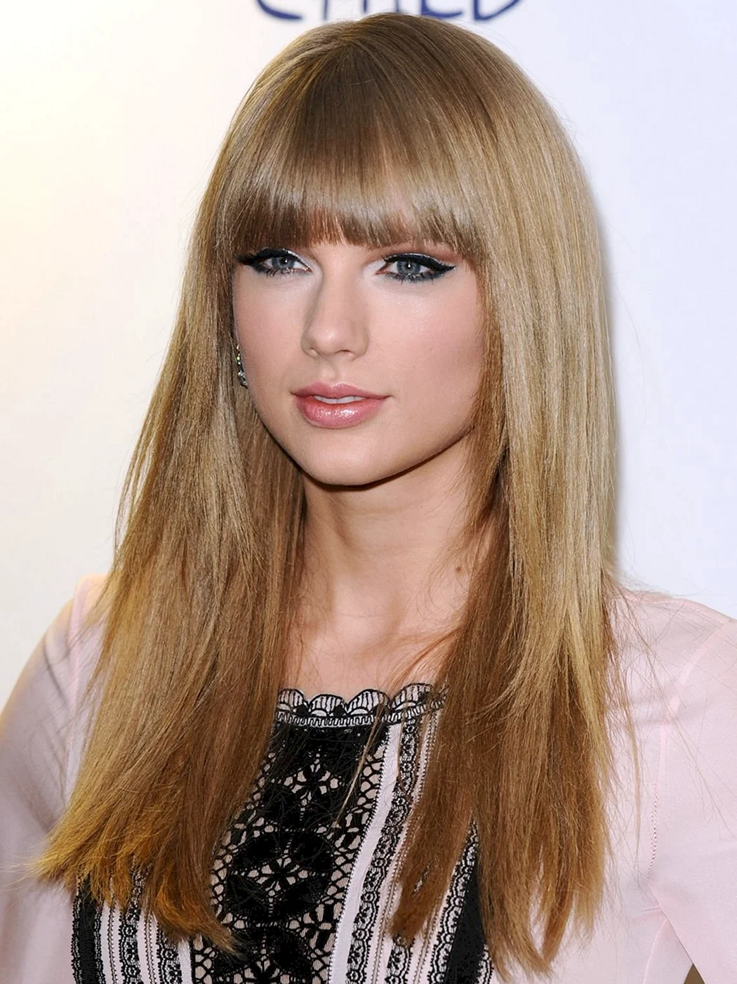 Тейлор Свифт с челкой