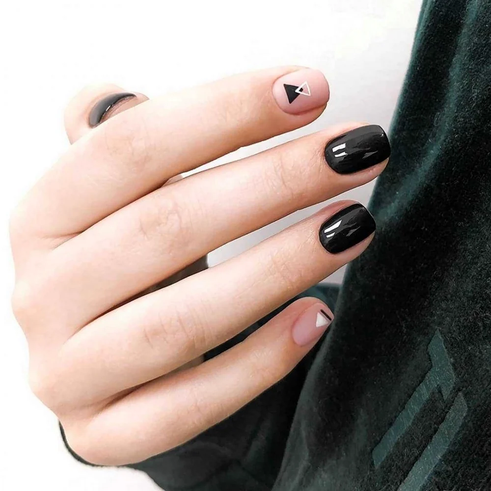 Маникюр на короткие ногти Минимализм