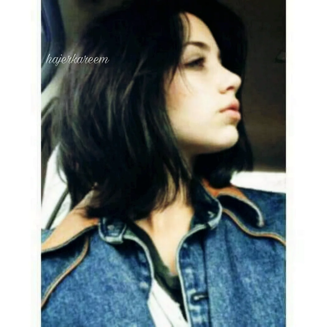 Эмили Радд черные волосы короткие