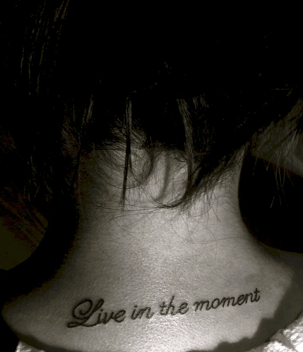 Enjoy the moment тату