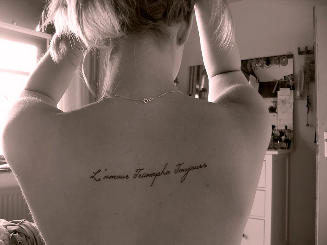 Amor vincit Omnia тату