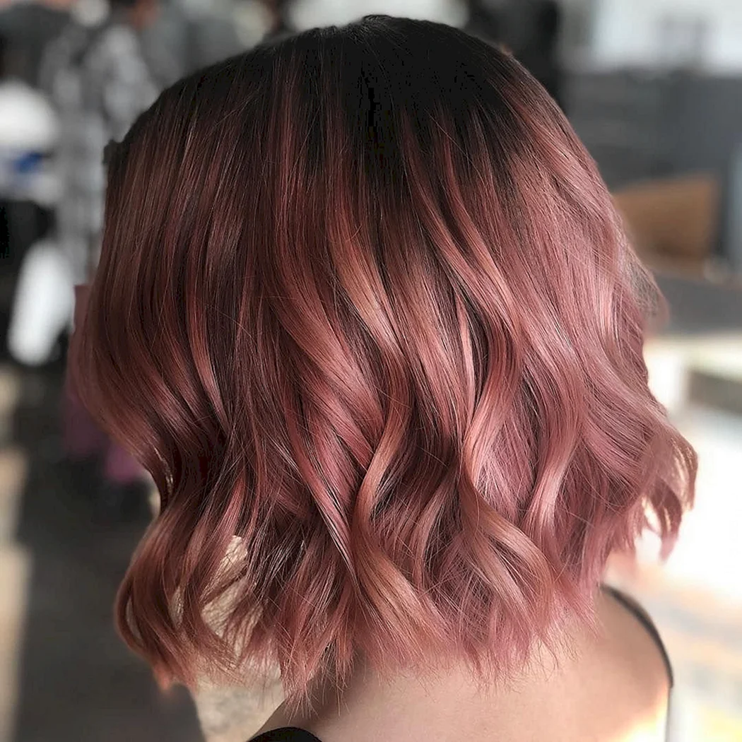 Розовое окрашивание на короткие волосы