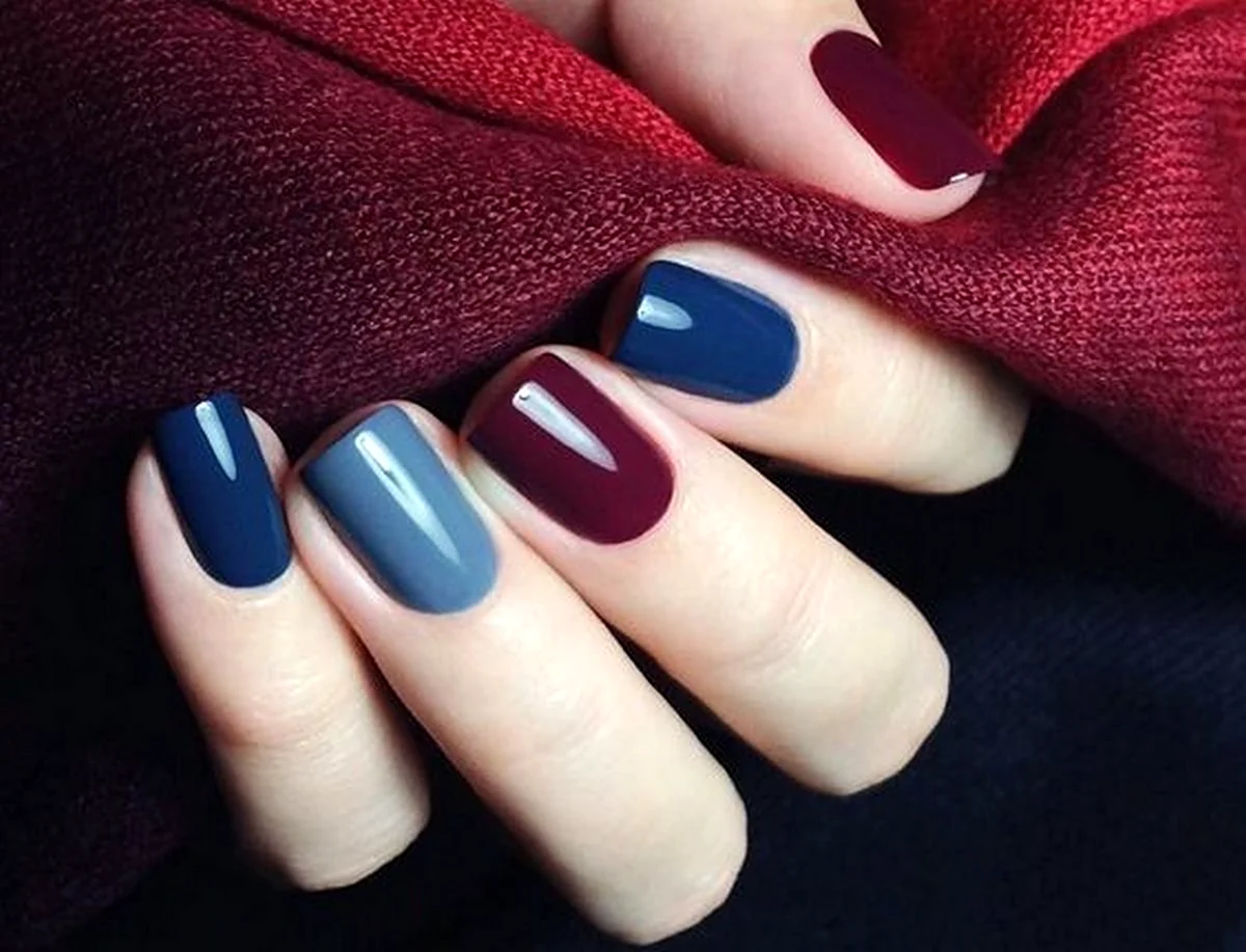 Однотонный маникюр темных оттенков