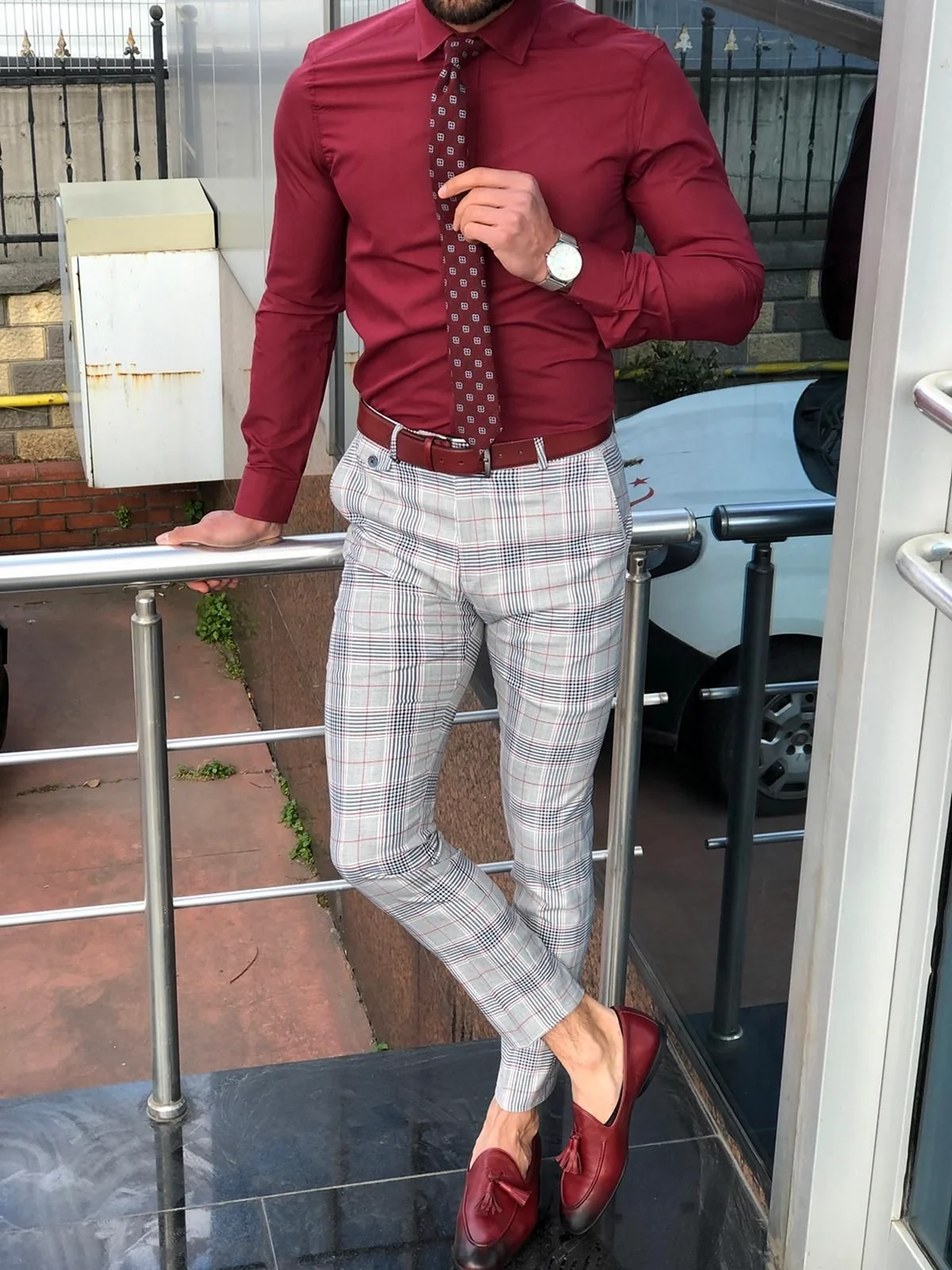 Образ с клетчатыми брюками мужской