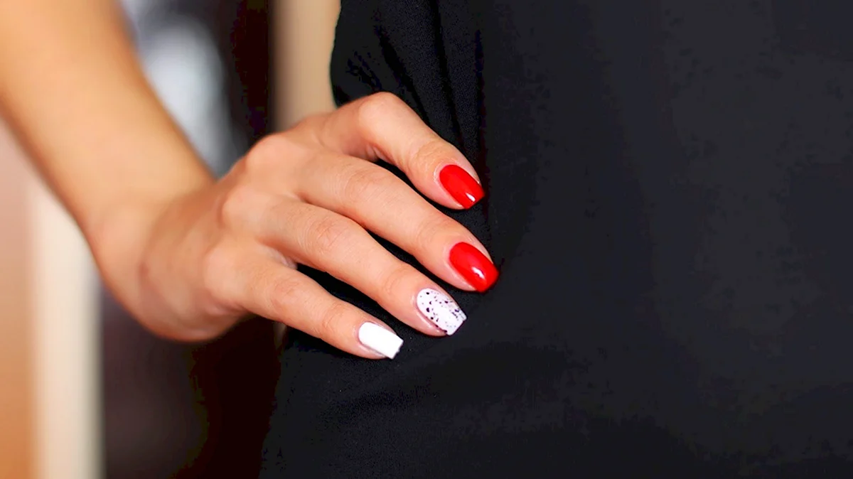 Красные ногти