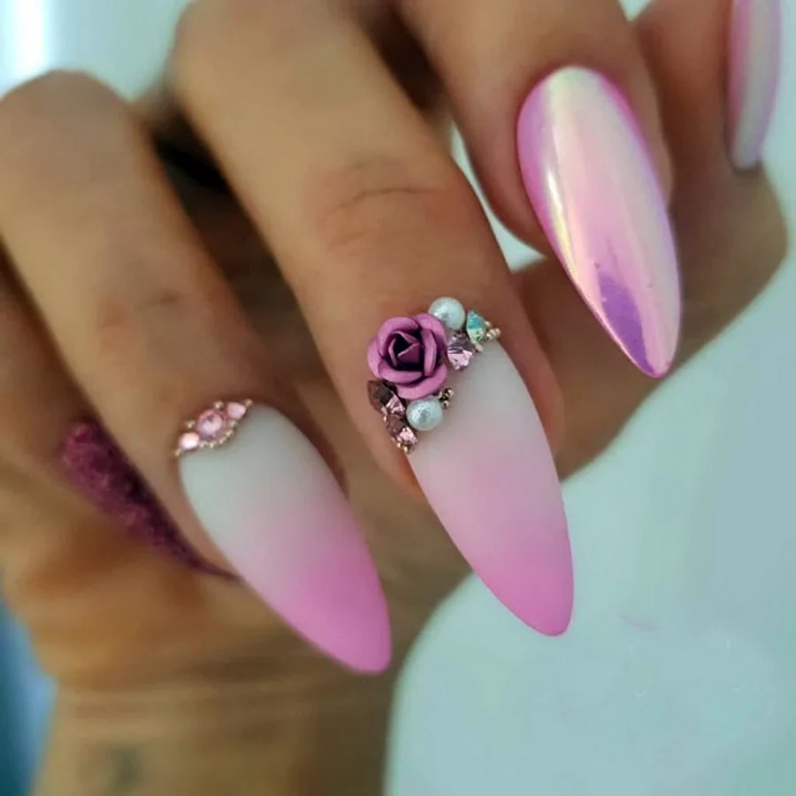 Розовые ногти с камушками