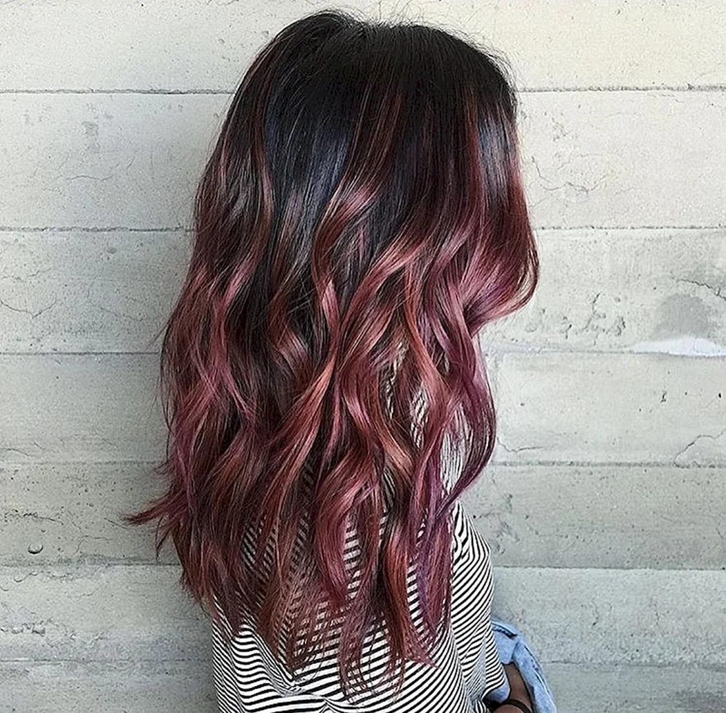 Розовый балаяж на темные волосы