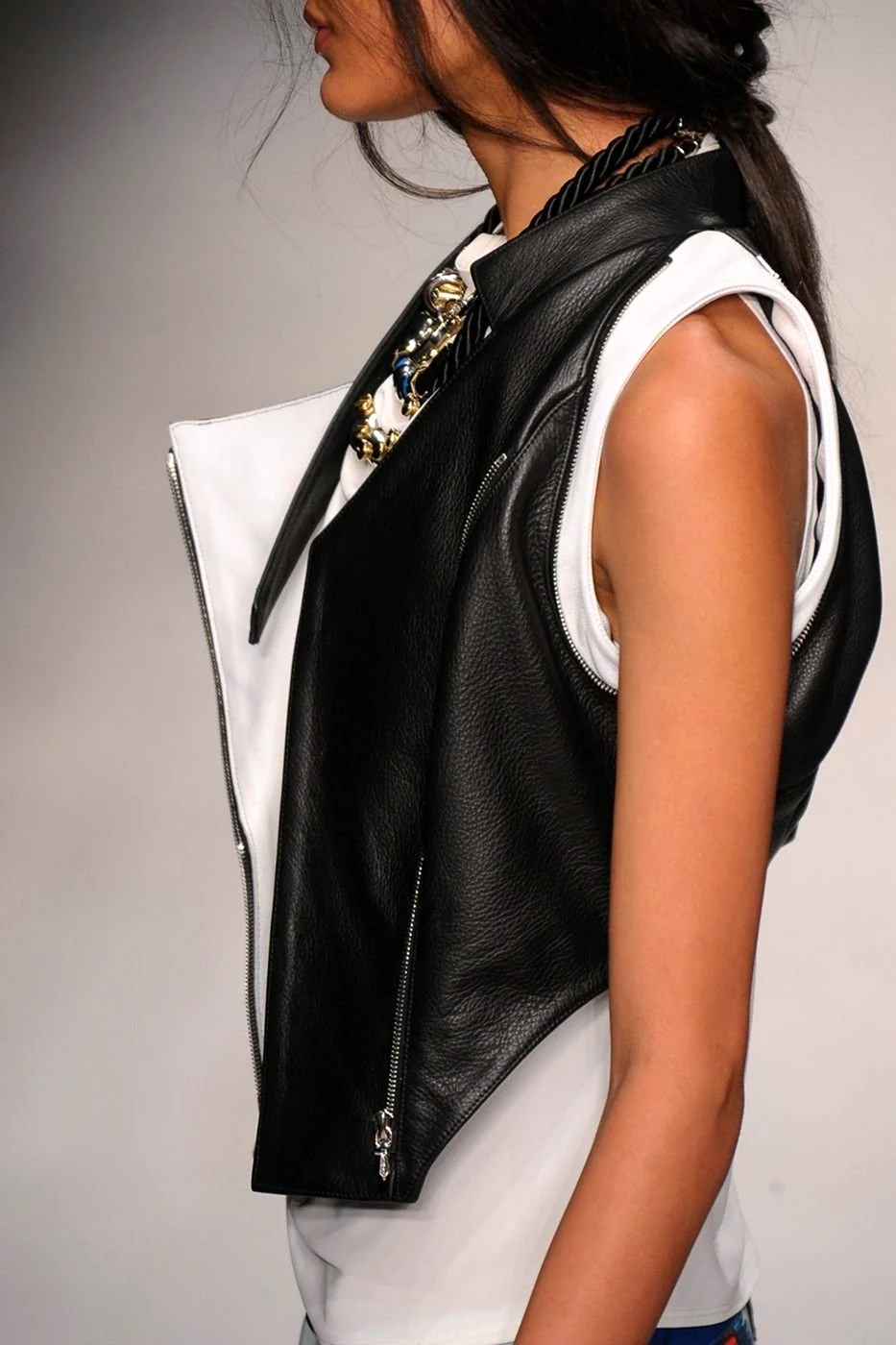 Кожаный жилет женский