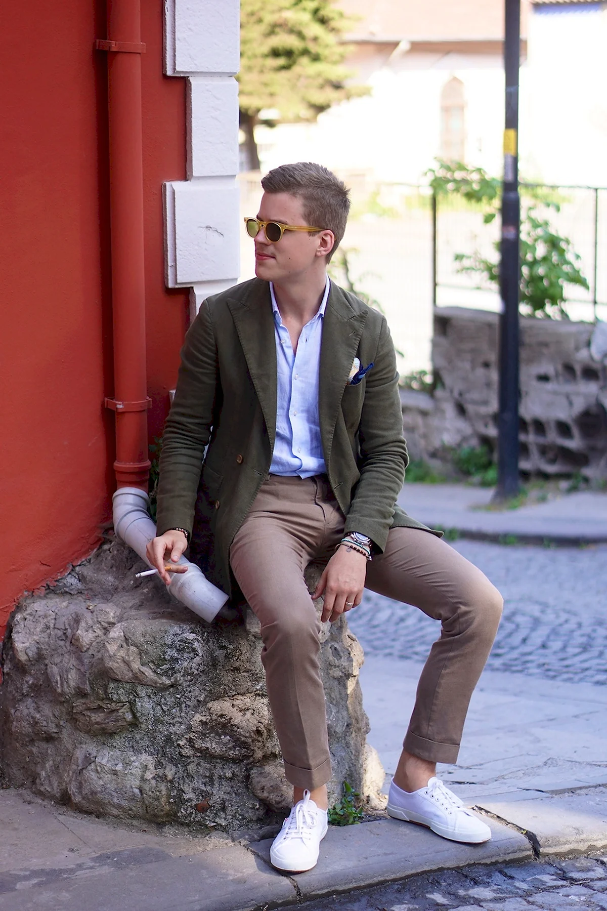 Чинос и кроссовки