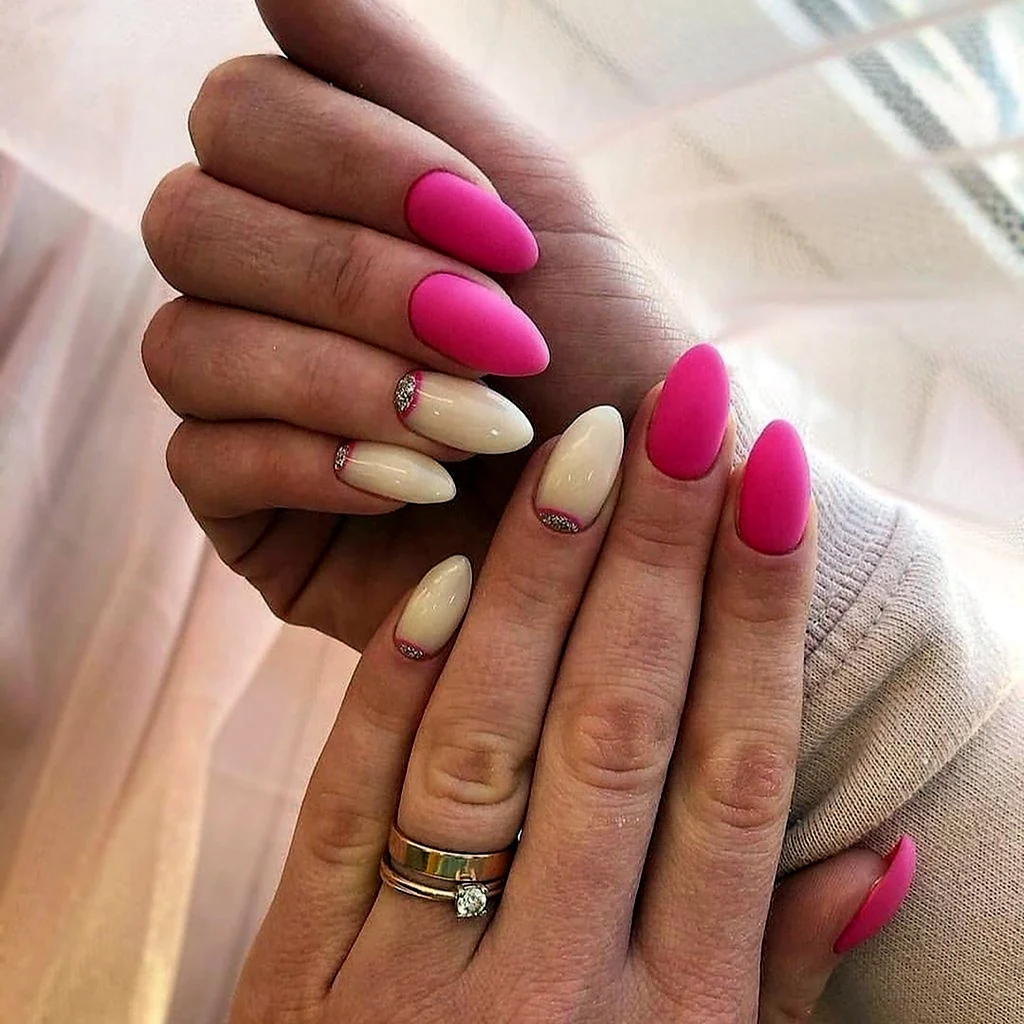 Молочно розовый маникюр