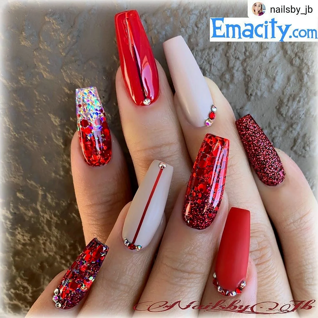 Красный маникюр на длинные