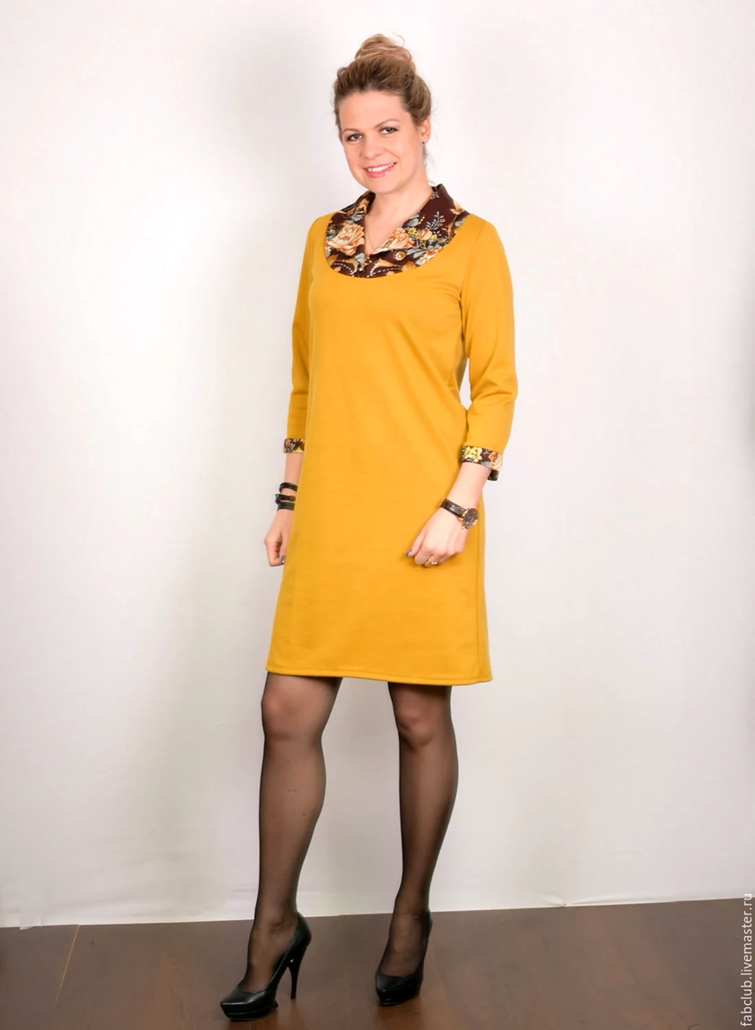 Бижутерия на горчичное платье
