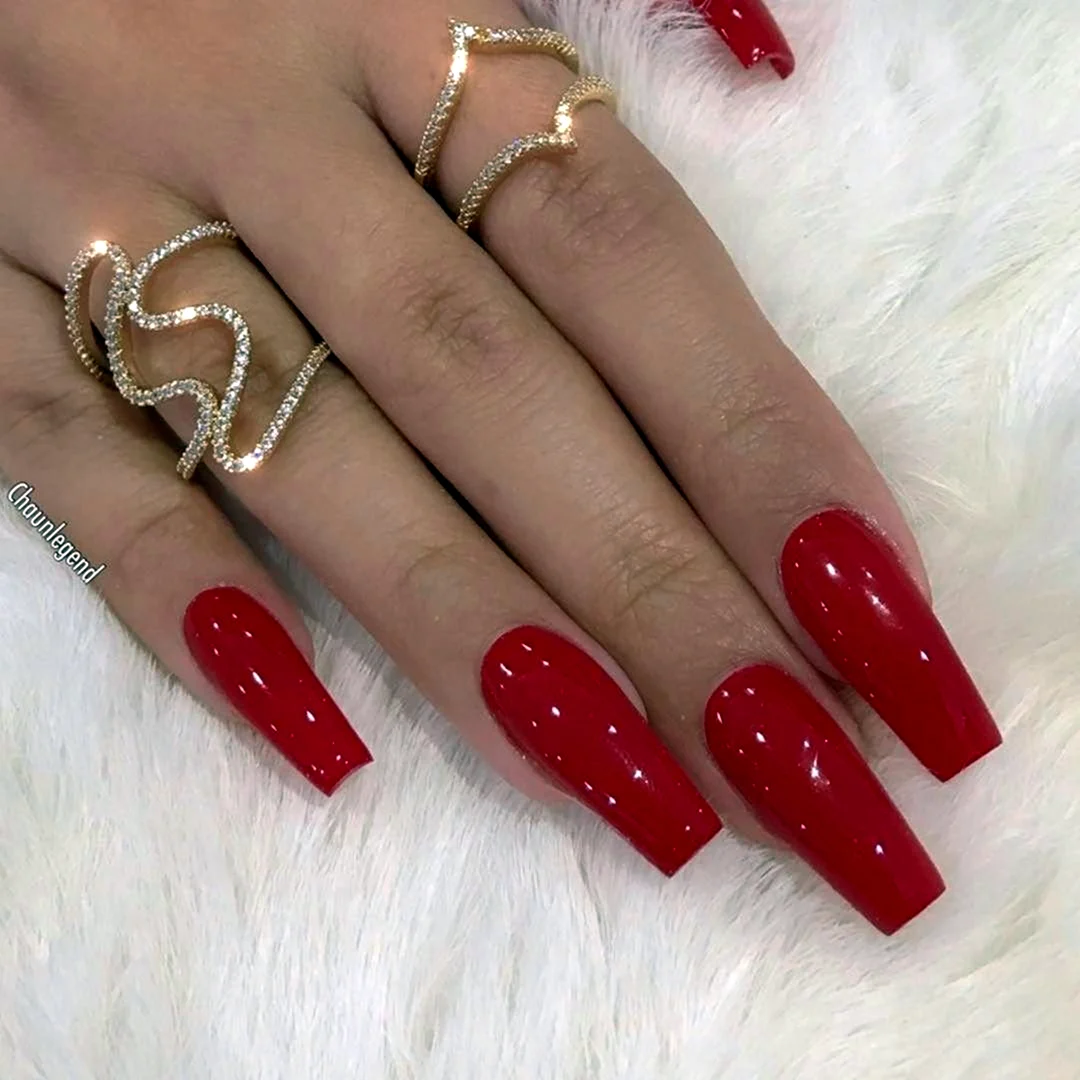 Красные длинные ногти