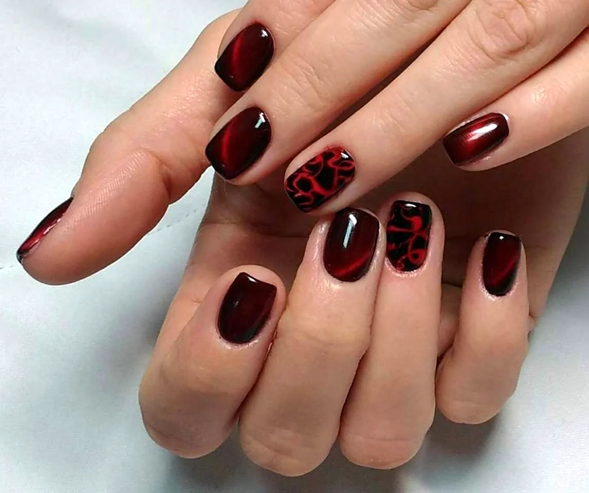 Маникюр на короткие ногти красный с черным