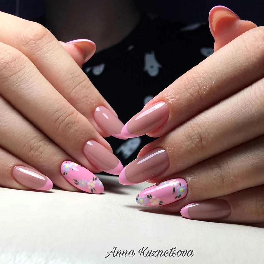 Розовый френч 2022 миндаль