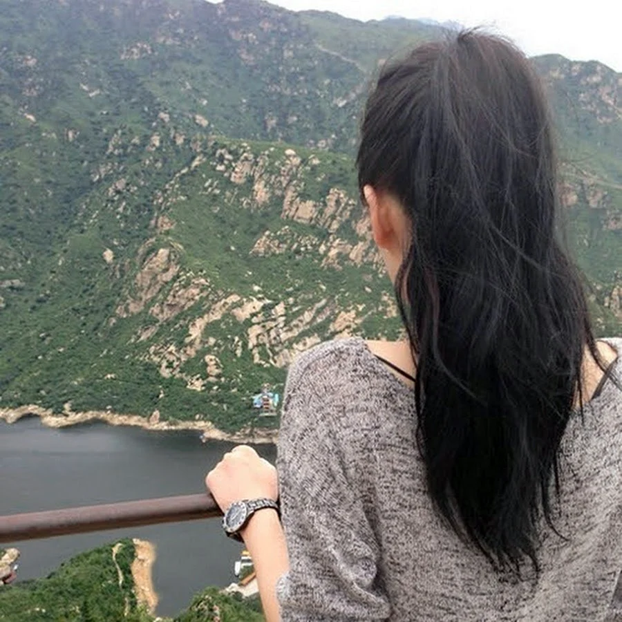 Девушки Кавказа со спины