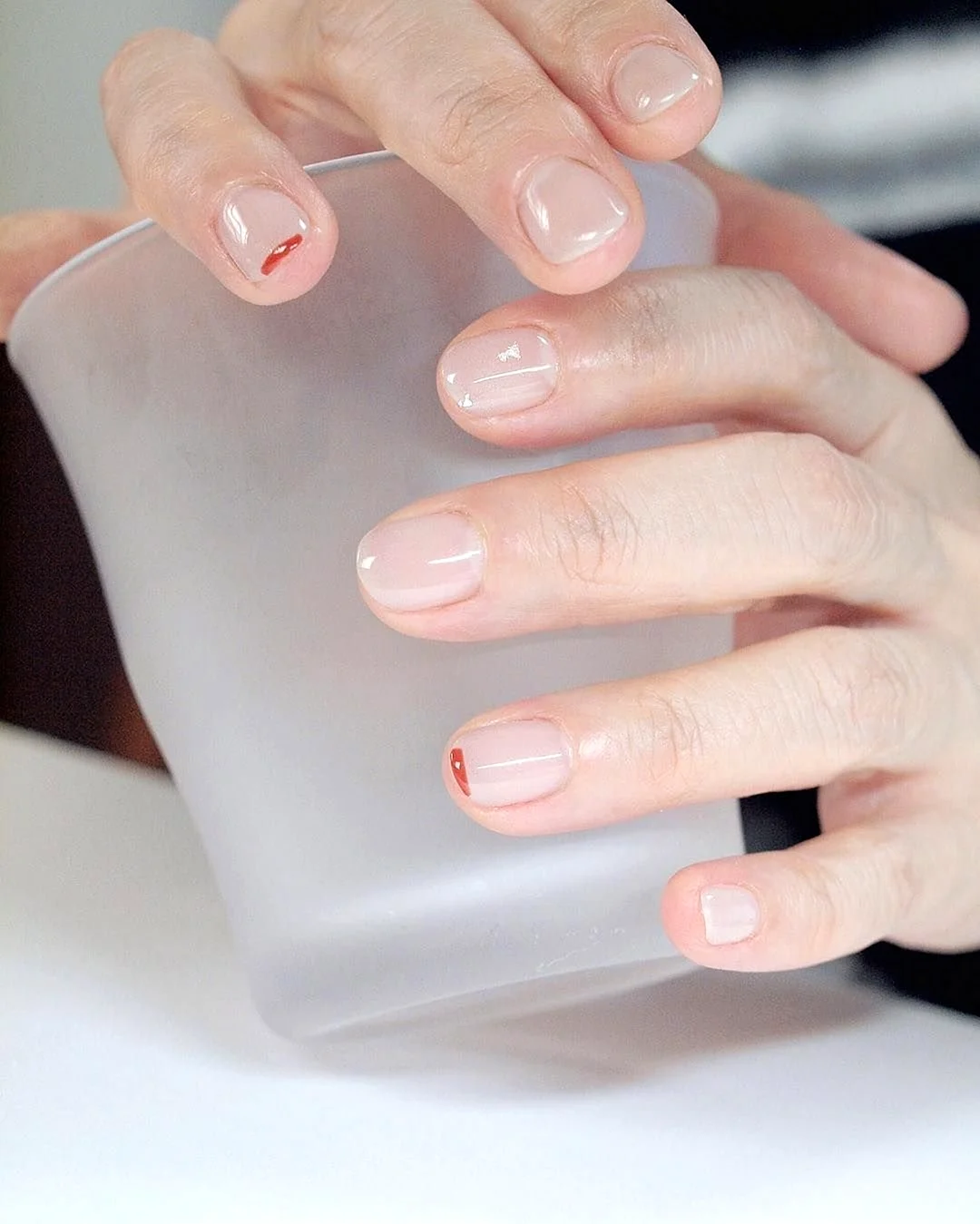 Полупрозрачные ногти