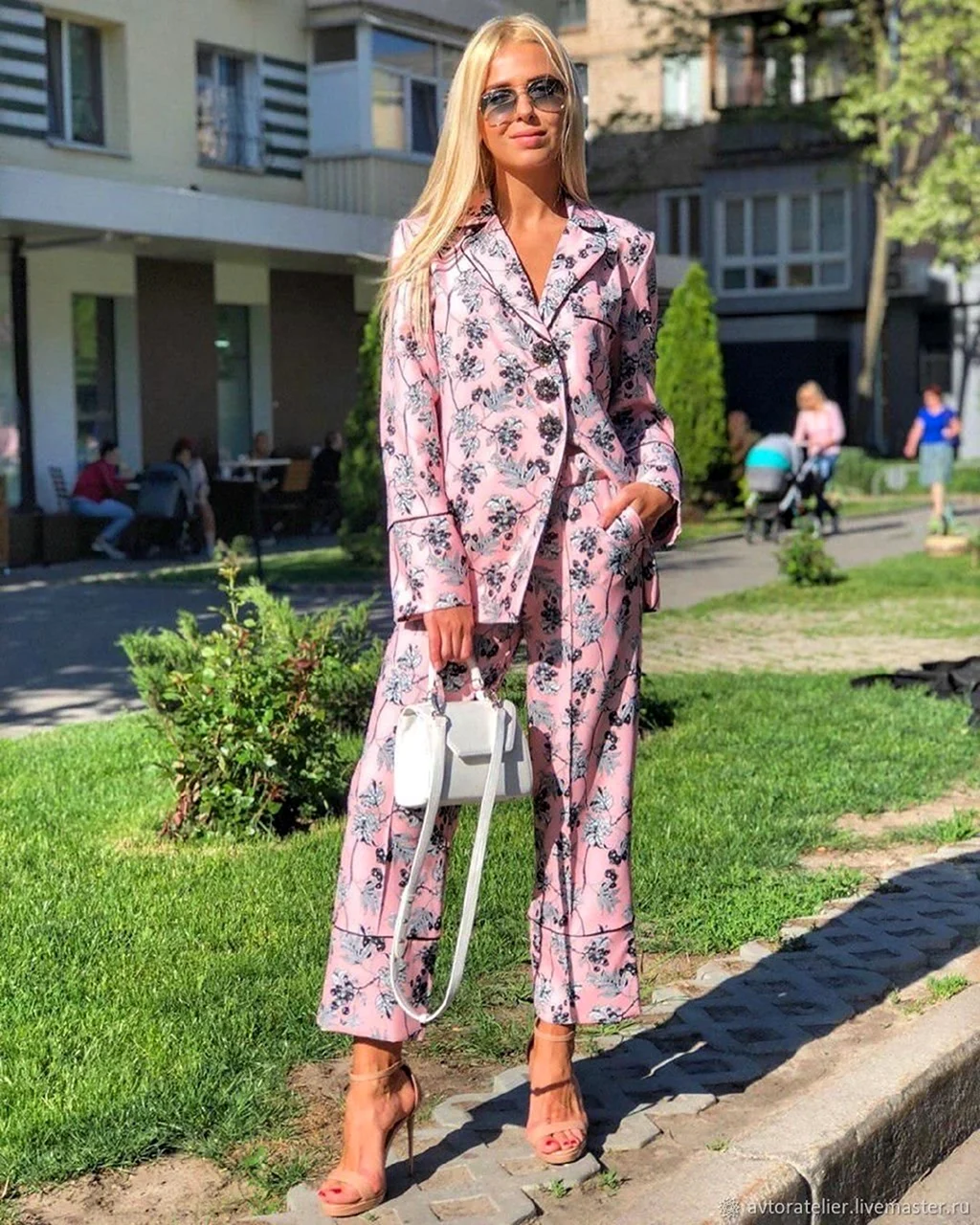 Костюм в пижамном стиле