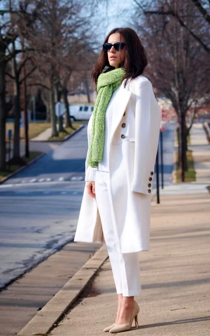 Белое пальто