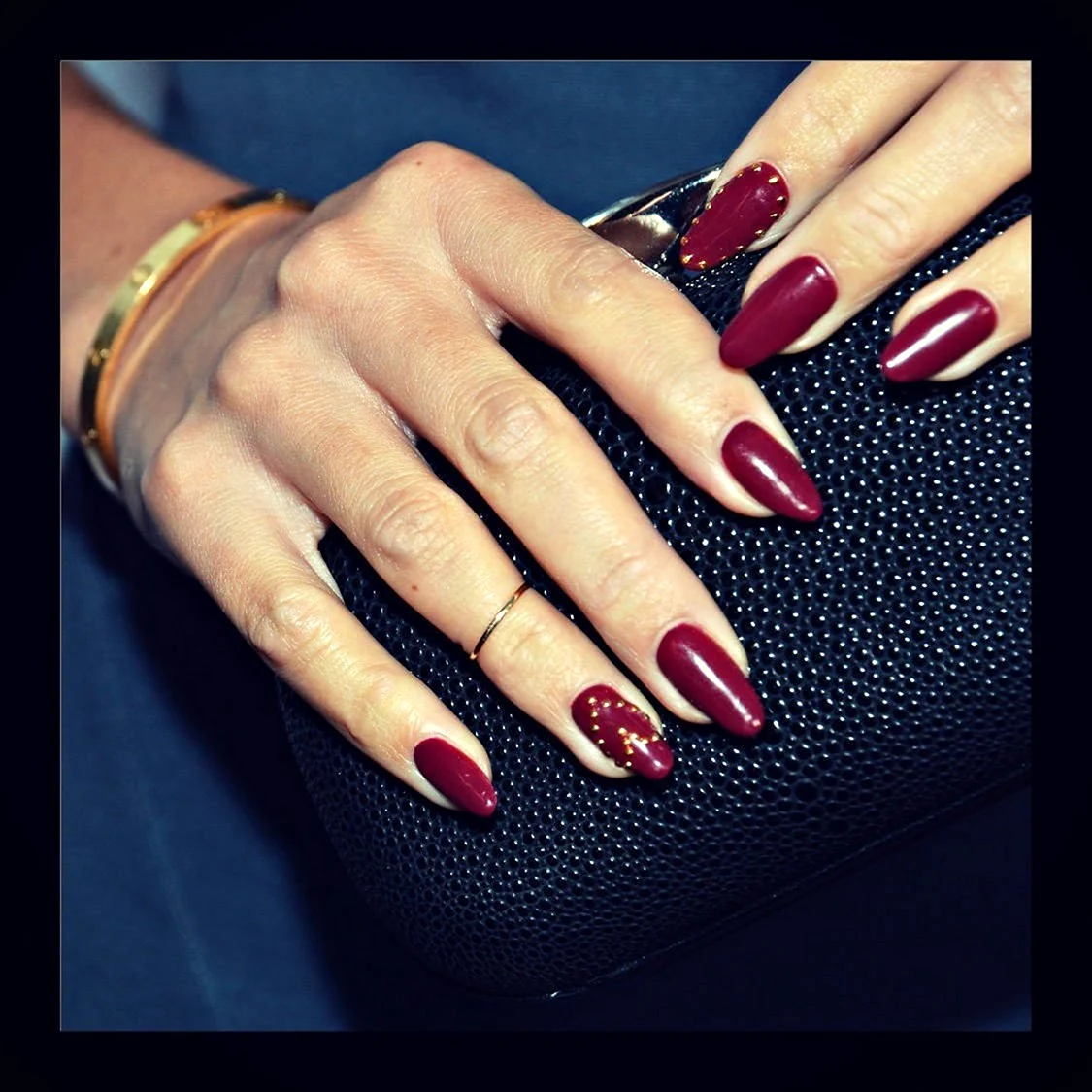 Красно бордовый маникюр
