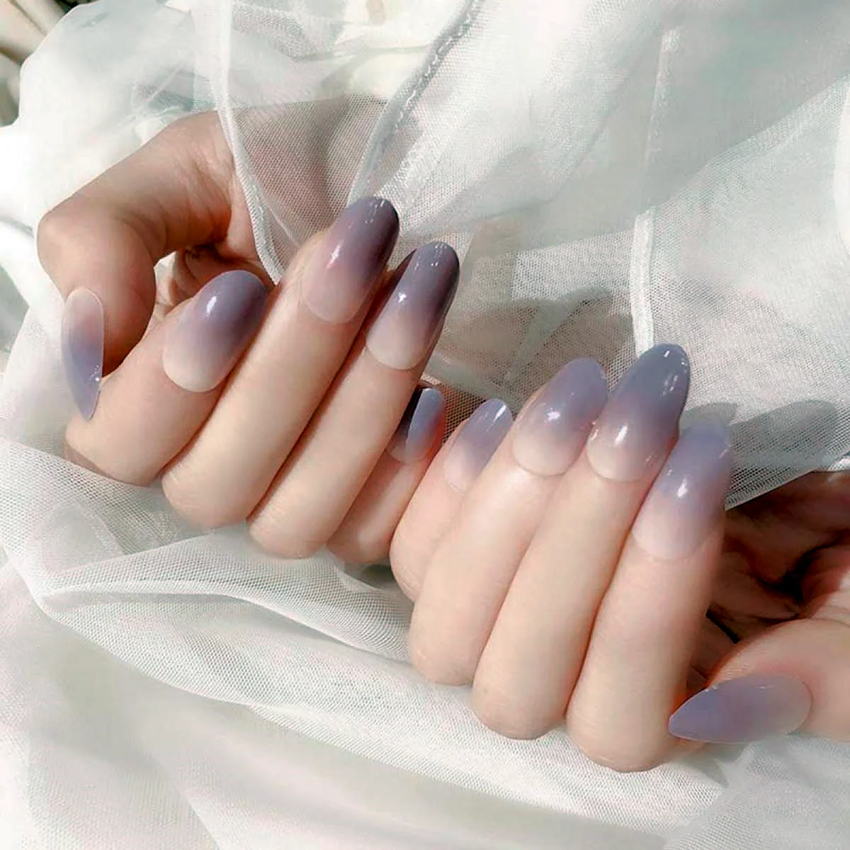 Накладные ногти полупрозрачные розовые