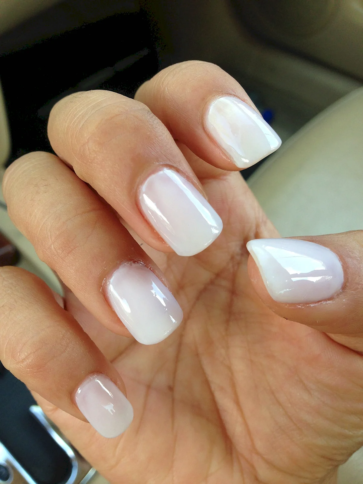 Ногти белые прозрачные