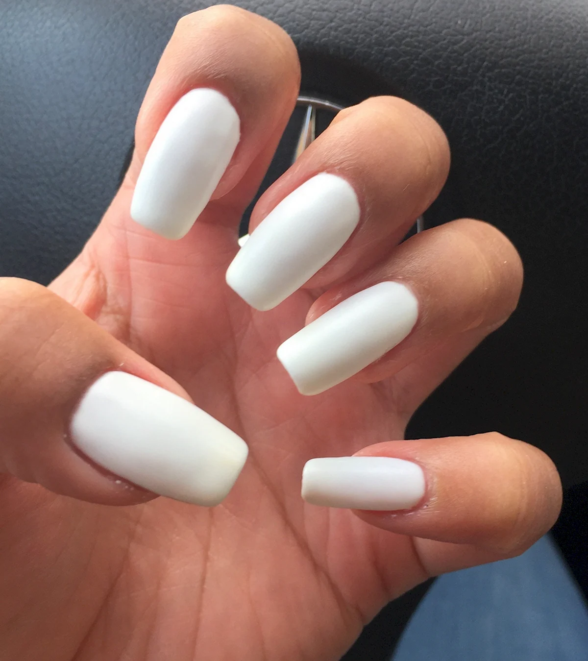 Белые матовые ногти