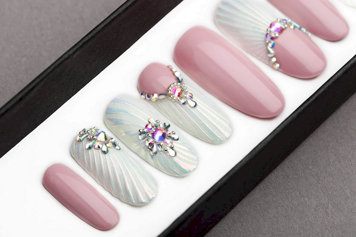 Маникюр Ракушка