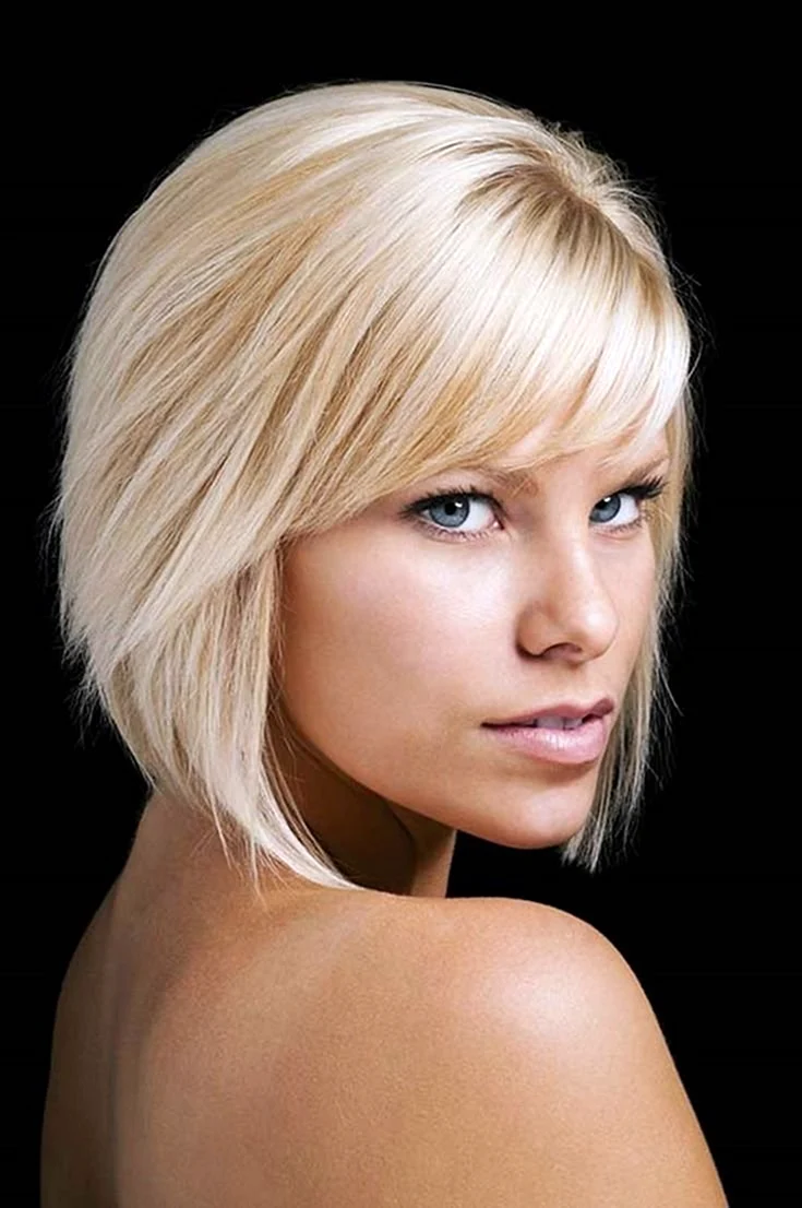 Женские стрижки на средние волосы градуированное каре с челкой