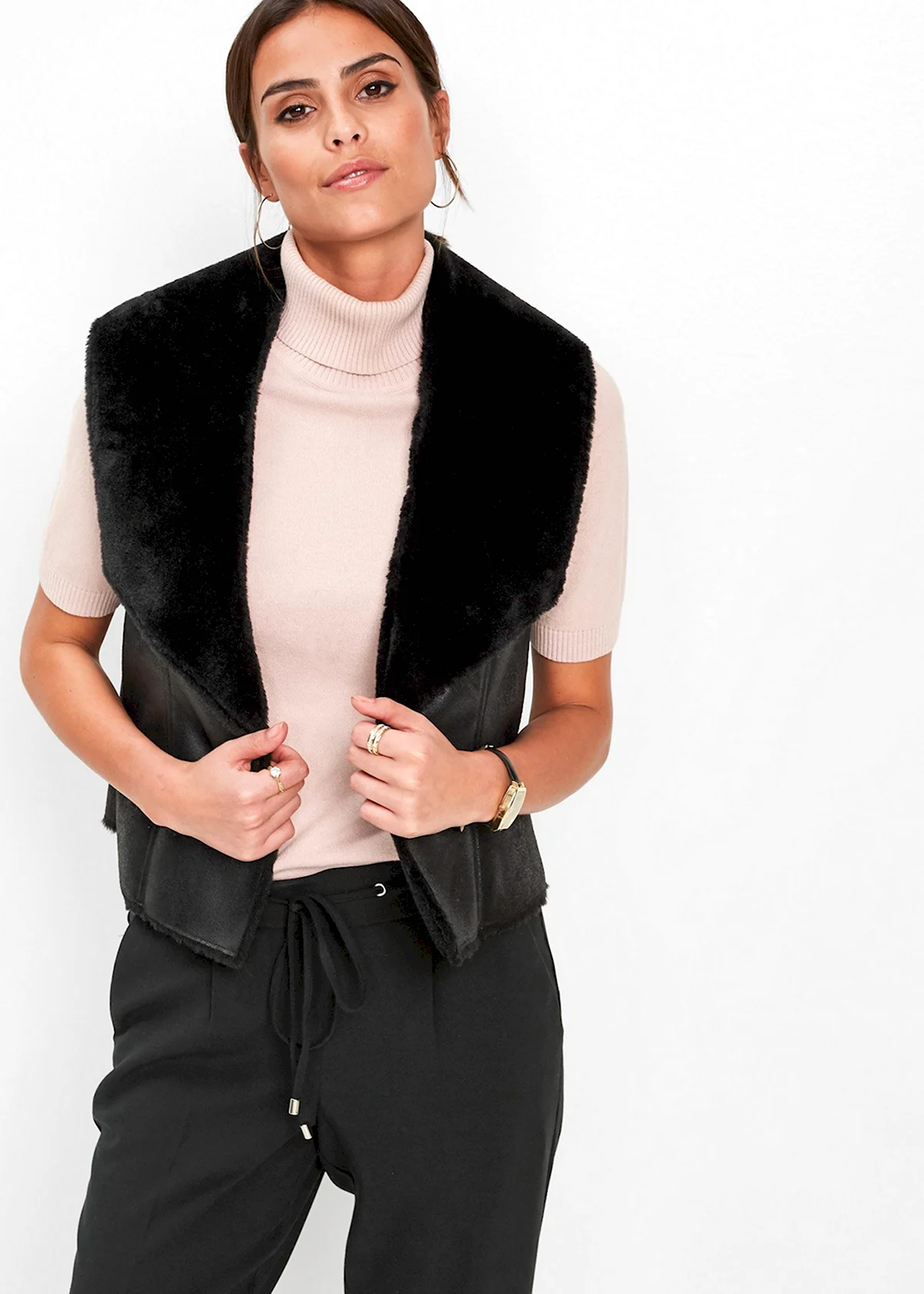 Жилет женский кожаный Бонприкс