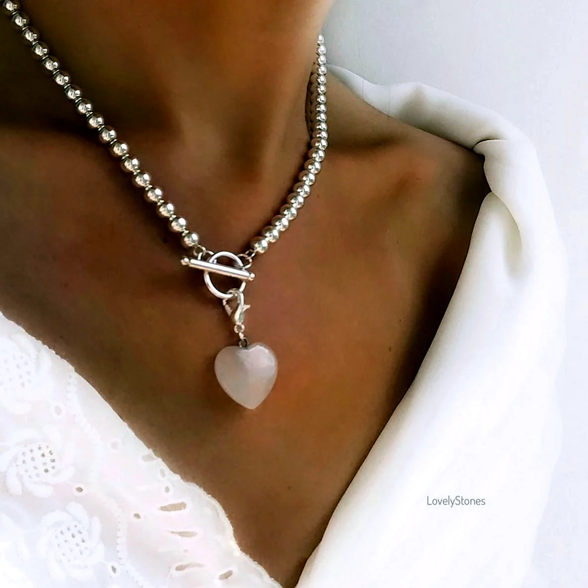 Бусы с кулоном