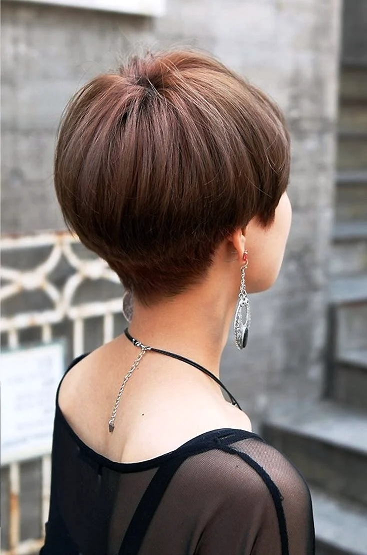 Стрижка Боб-Гарсон на короткие волосы