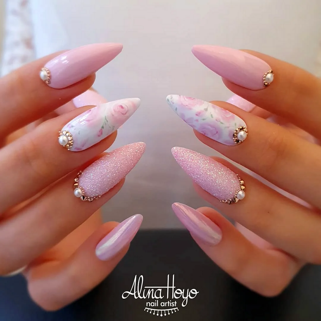 Нежный маникюр на острые ногти