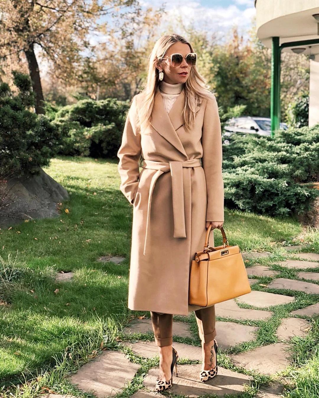 Светло бежевое пальто