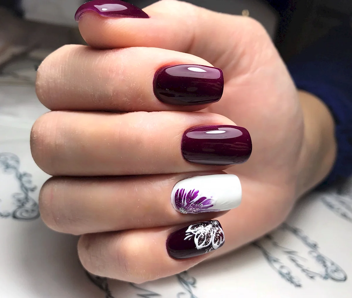 Вишнёвый маникюр 2022