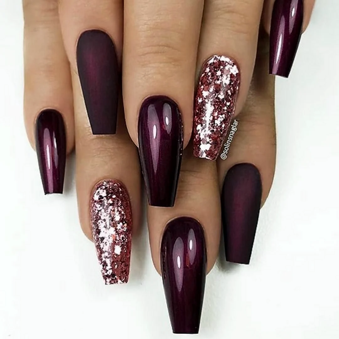 Бордовые ногти