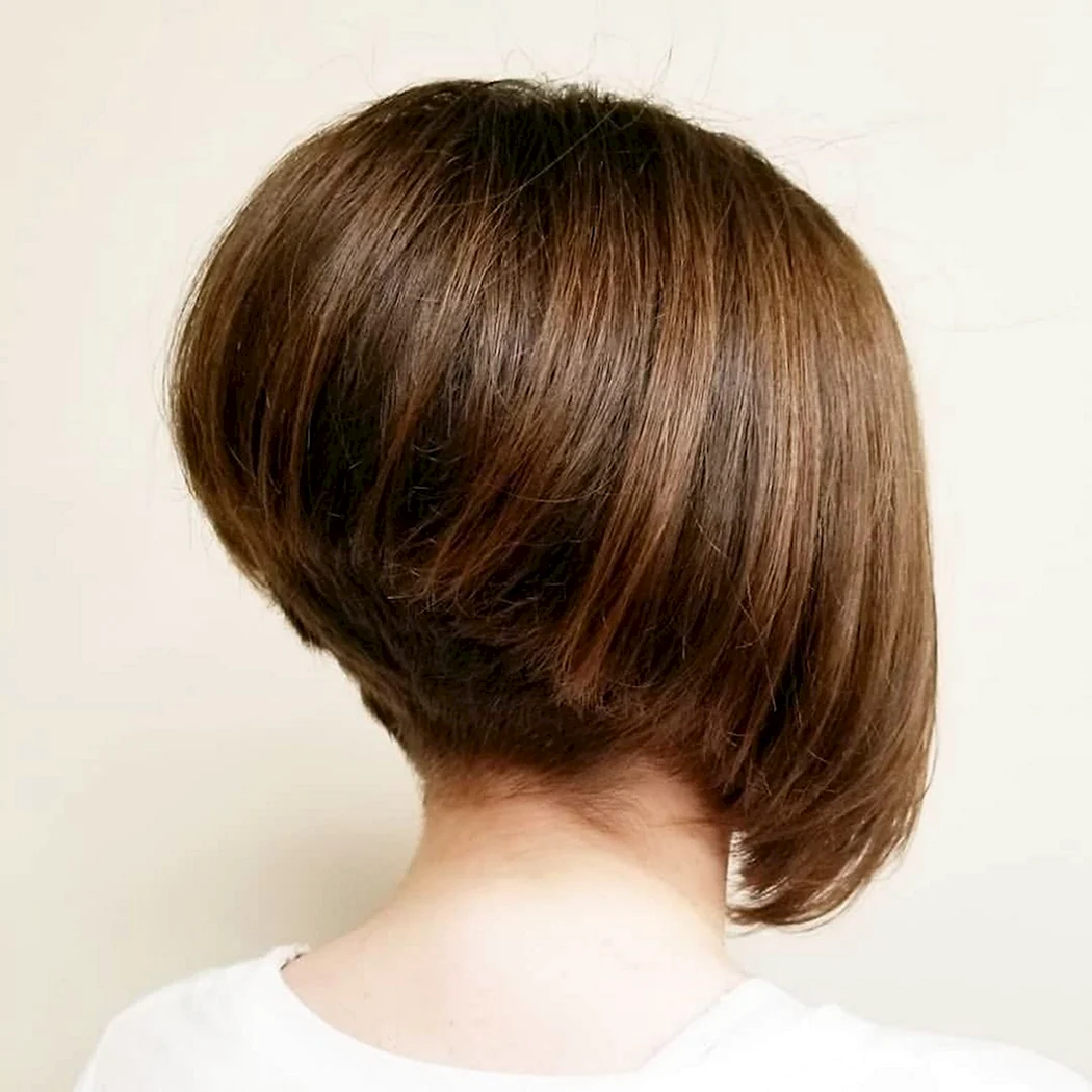 Боб каре на ножке градуированное