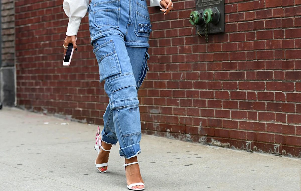С чем носить джинсы карго