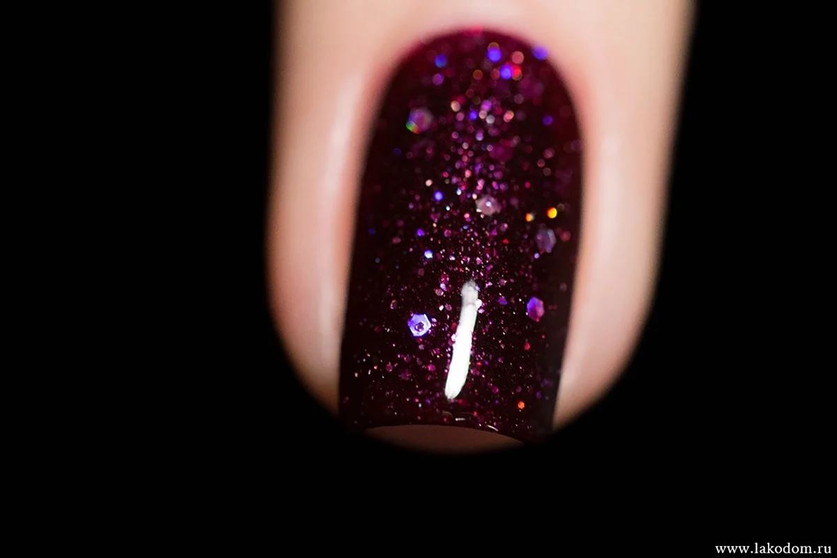 Бордовый лак с блестками