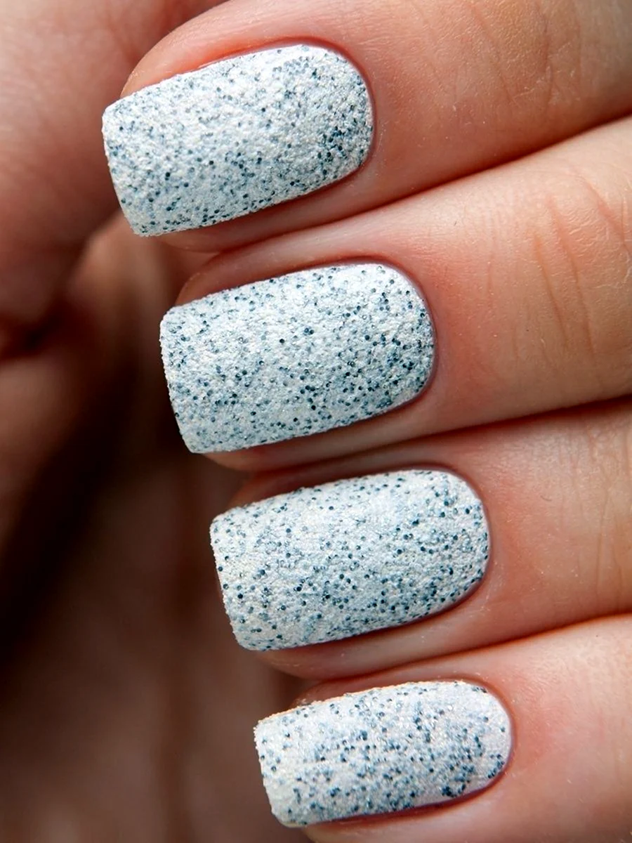 Ногти белые с блестками