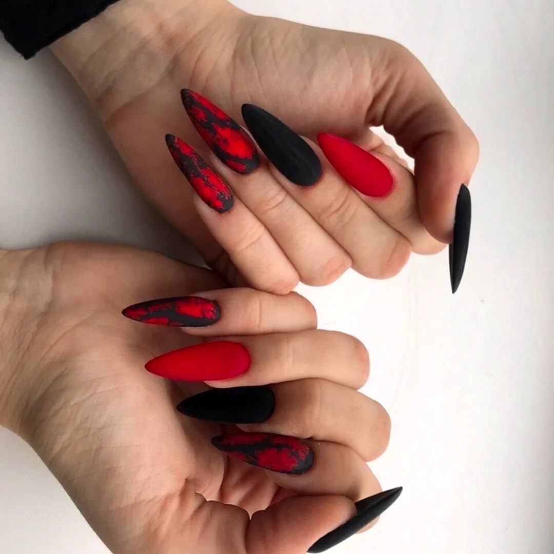 Красные острые ногти