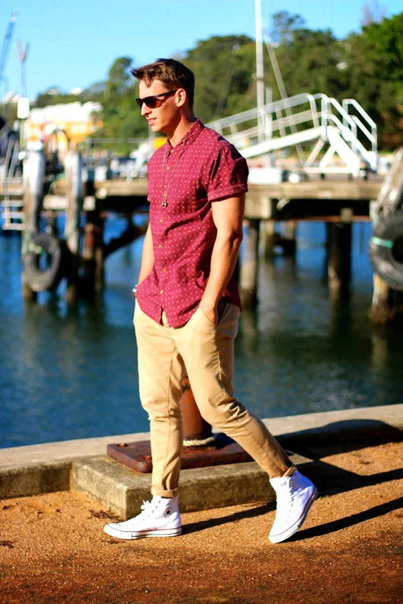 Чиносы с сандалиями