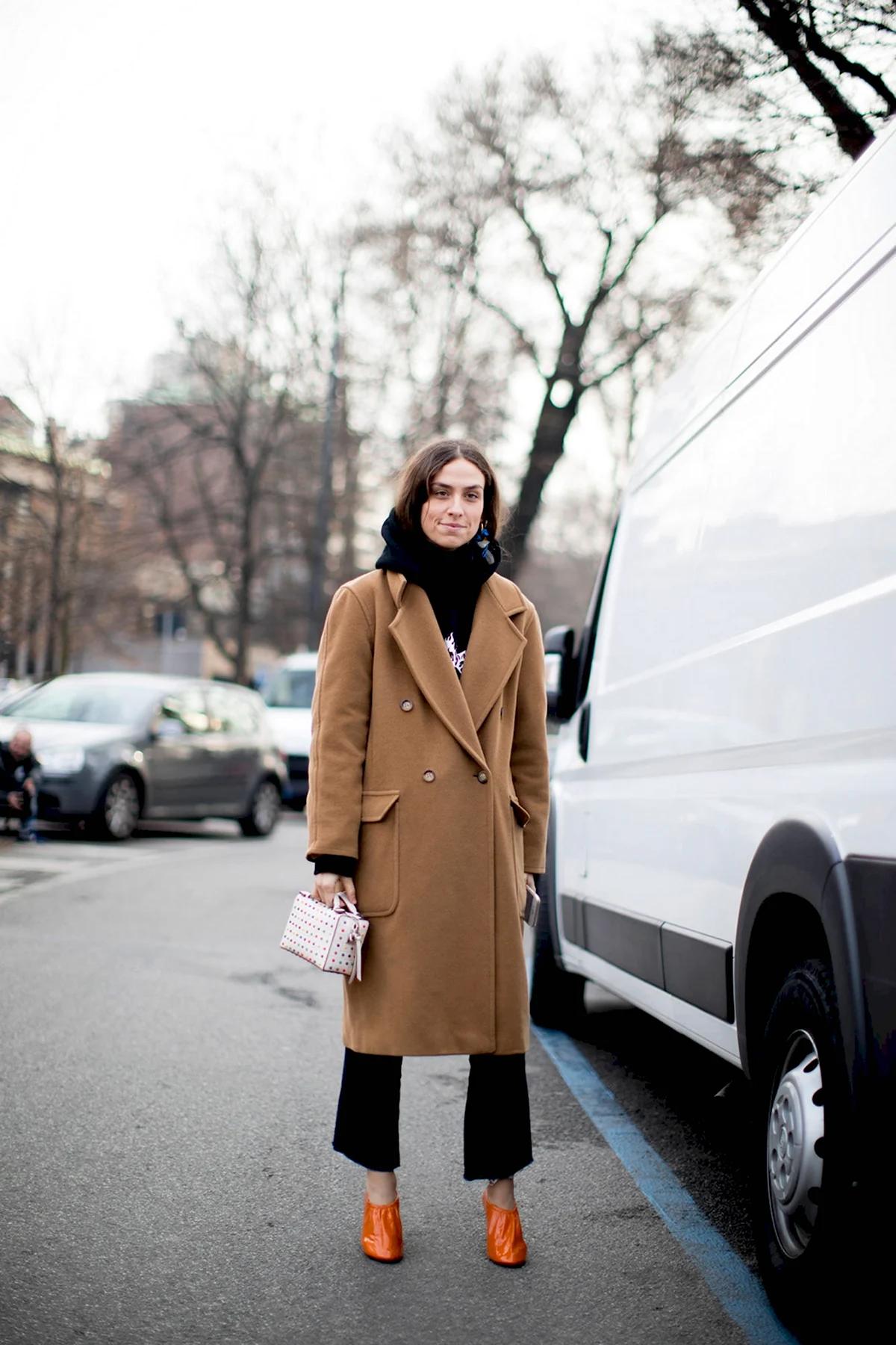 Коричневое пальто Street Style