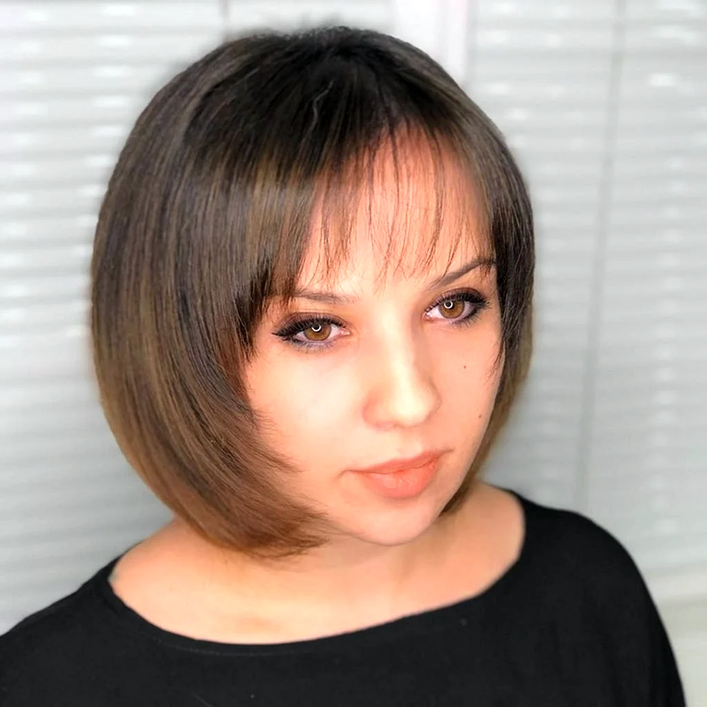 Стрижки на средние жидкие волосы с челкой