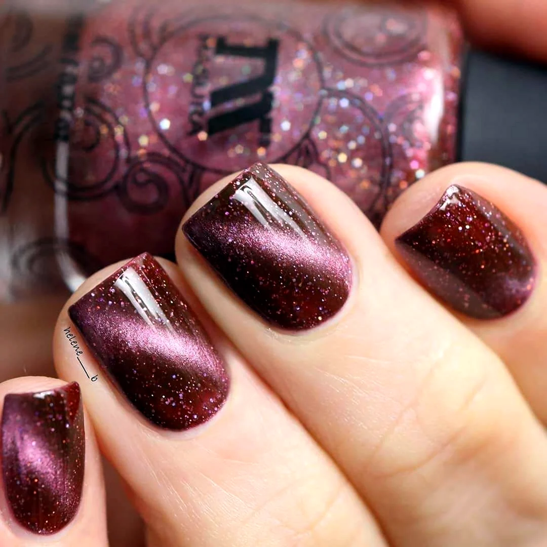 Маникюр бордо с блестками