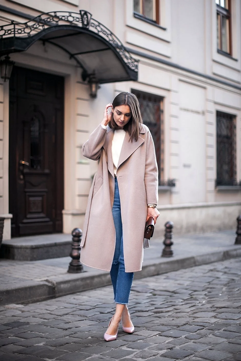 Образы с кремовым пальто