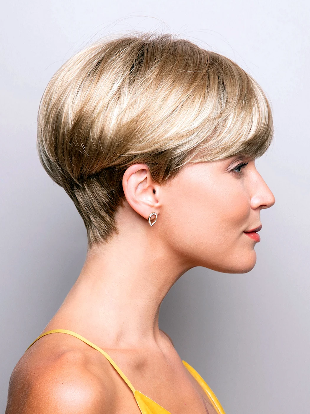 Стрижка Боб-Гарсон на короткие