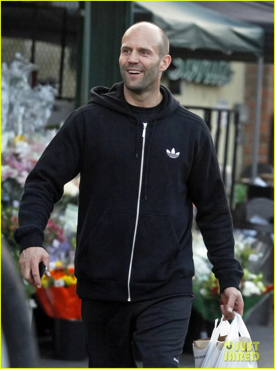 Джейсон Стэтхэм в спортивном костюме