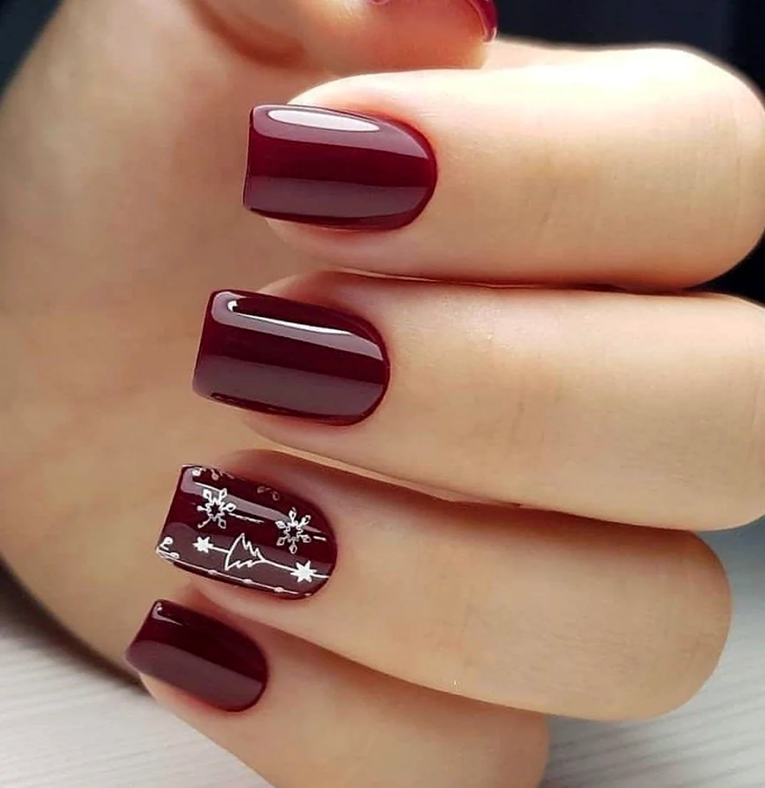 Красивый бордовый маникюр на короткие ногти
